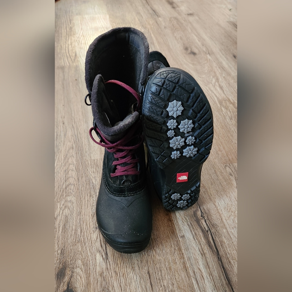 NORTH FACE SIZE 7 SNOW BOOTS
